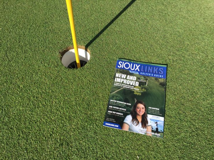 Sioux Links Magazine near the hole-med.jpg